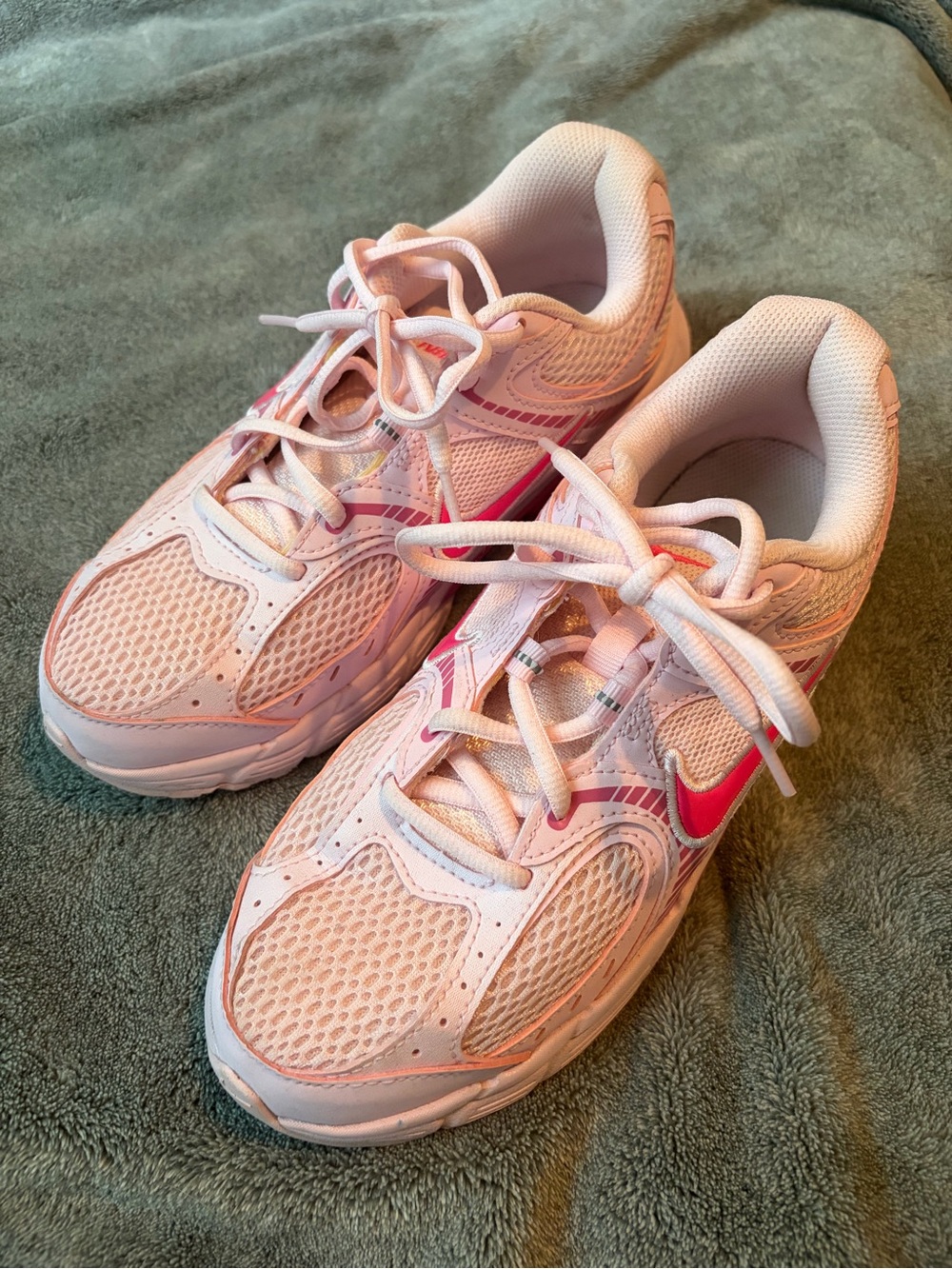 Nike V5 RNR Pink Sneakers
